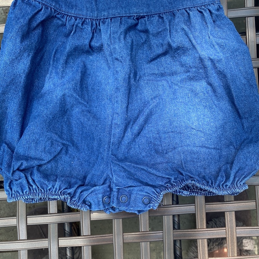 Adorable Baby Girl Denim Romper with Embroidered Flowers Size 12M - Picture 4 of 6